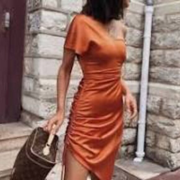 EUC Song of Style Graham Midi One Shoulder Ruched Satin Dress sz S - Picture 2 of 8